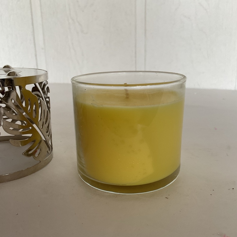 Bath & Body Works Slatkin and Company Fresh Lemon Candle and holder NWT - Picture 9 of 10